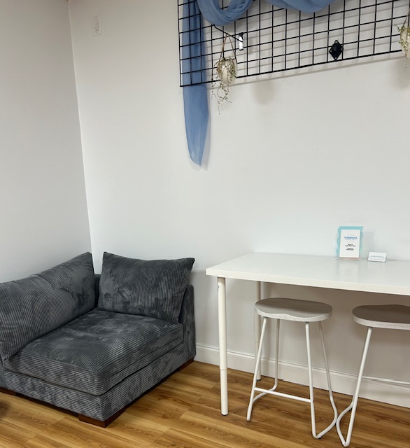 Cozy lounge corner with a counter and stools